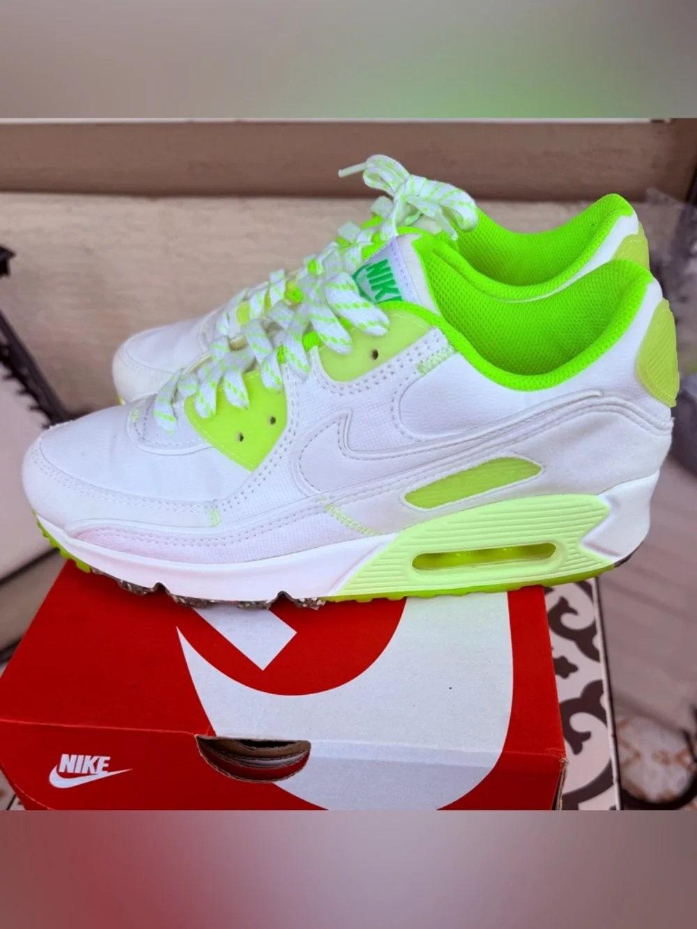 Nike Wmns Air Max 90 'Exeter Edition' - Picture 4 of 10